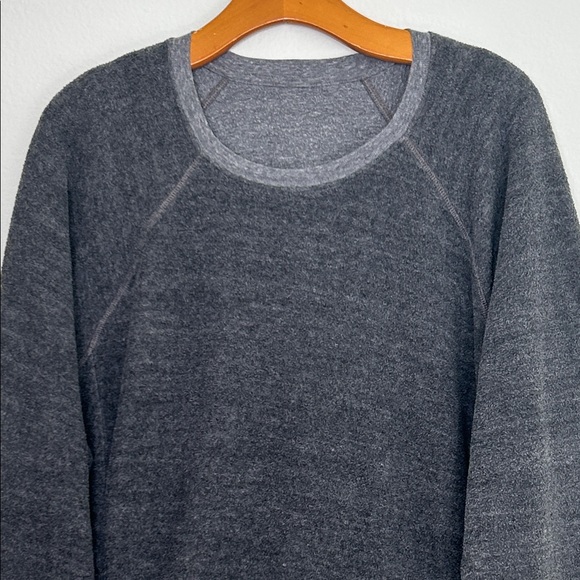 Alo Yoga Men’s L Gray Triumph Fleece Crewneck Sweatshirt w/ Zip Pockets - Picture 3 of 9
